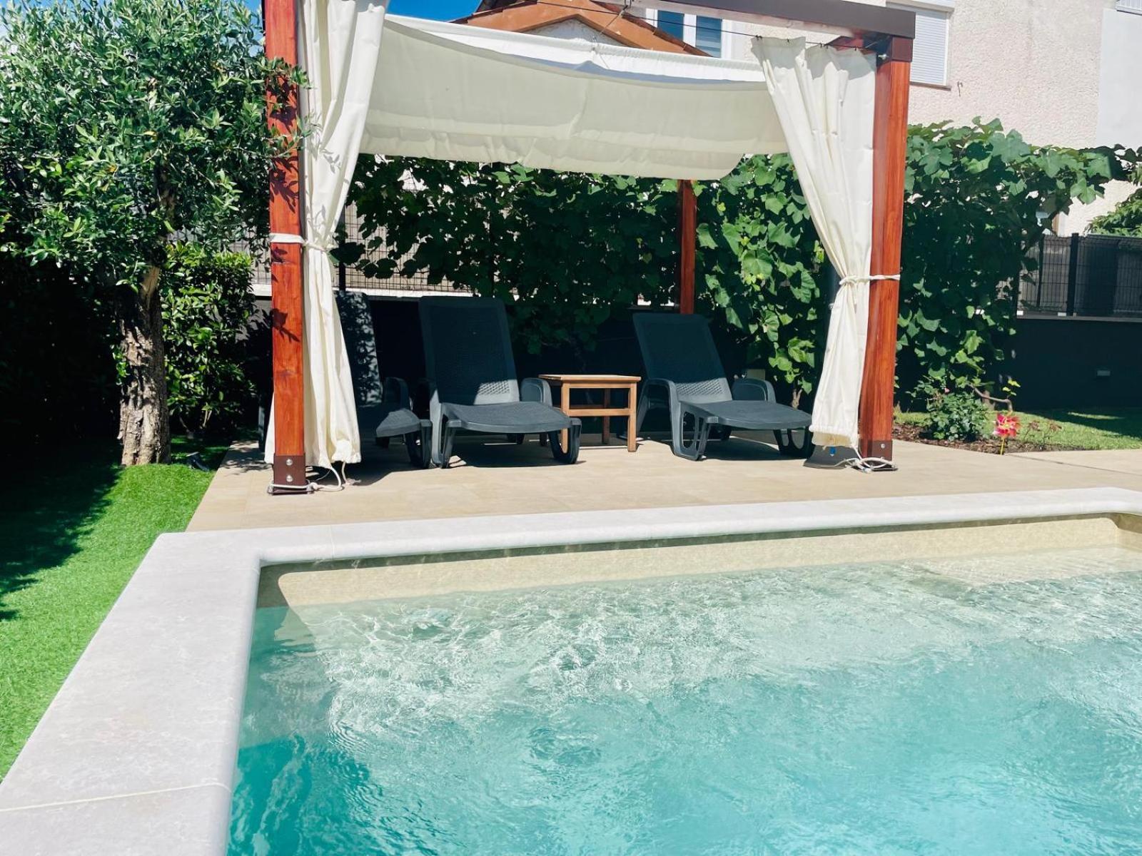 Boutique Apartment With Private Pool For Your Exclusive Use Novigrad  Luaran gambar